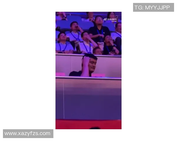 姚明惊喜现身商场引发粉丝热潮与购物狂欢活动盛况空前