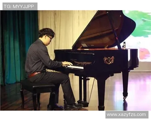 足球明星优雅弹奏钢琴庆祝胜利展现多才多艺的魅力与激情 足球明星优雅弹奏钢琴庆祝胜利展现多才多艺的魅力与激情